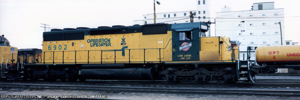 C&NW SD40-2 6902